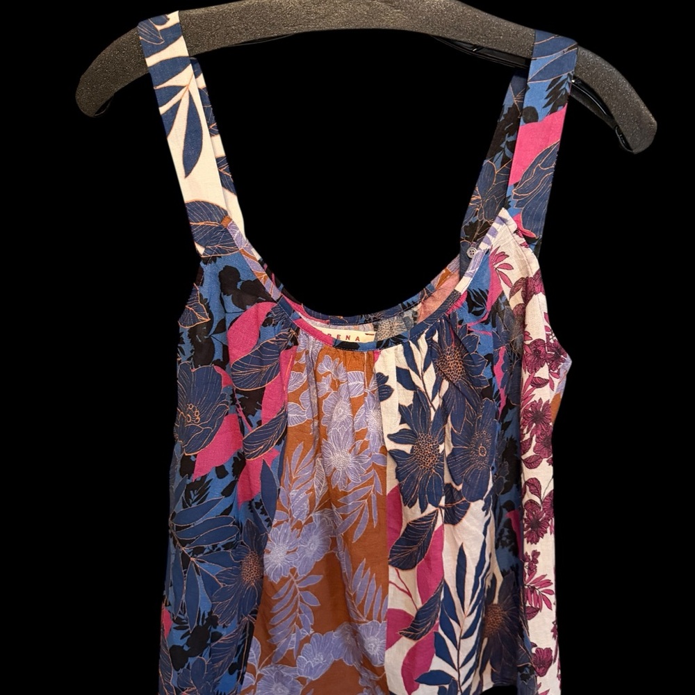 XiRENA Floral Camisole sleeveless top, California BoHo chic women’s small